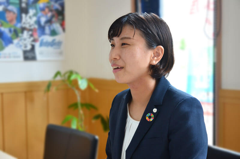 採用担当者01-03