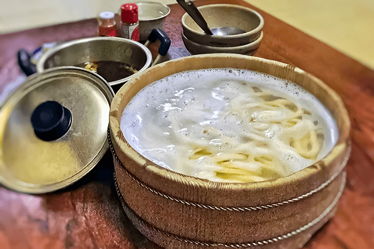 御所のたらいうどん
